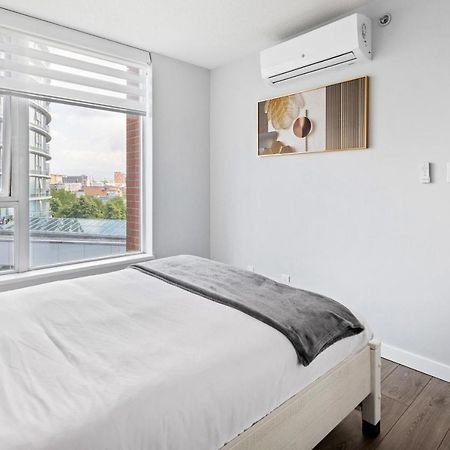 Gardenview Modern Condo With Parking, Gym, Pool, Ac Vancouver Esterno foto