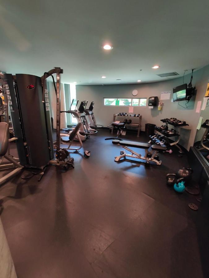 Gardenview Modern Condo With Parking, Gym, Pool, Ac Vancouver Esterno foto