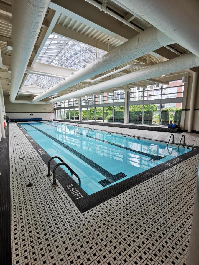 Gardenview Modern Condo With Parking, Gym, Pool, Ac Vancouver Esterno foto