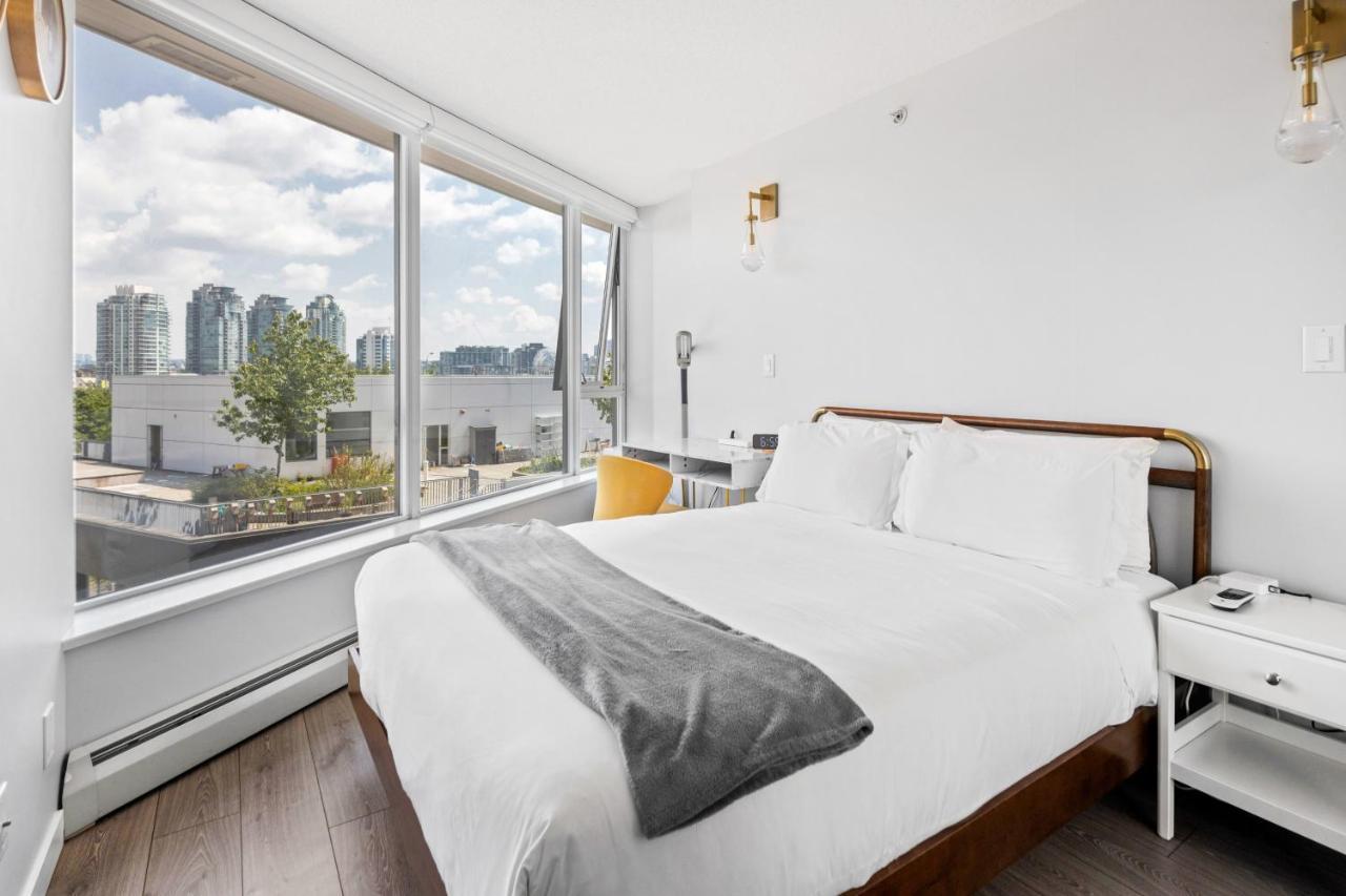 Gardenview Modern Condo With Parking, Gym, Pool, Ac Vancouver Esterno foto
