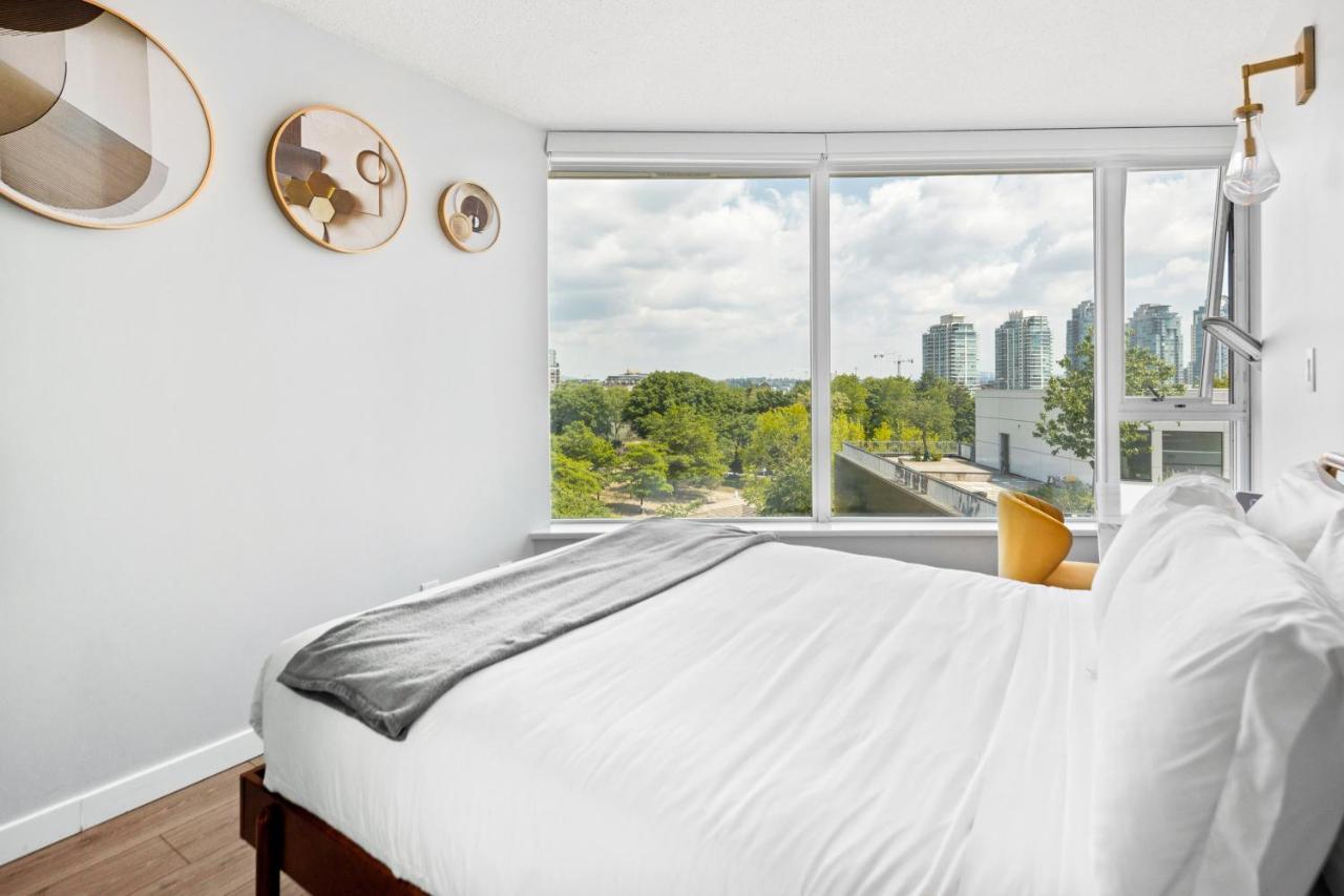 Gardenview Modern Condo With Parking, Gym, Pool, Ac Vancouver Esterno foto